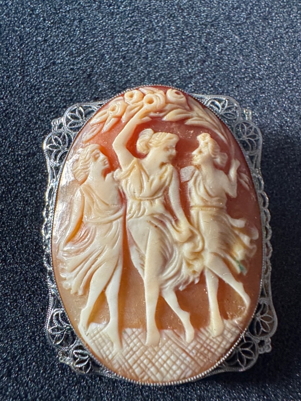 Vintage Carved Shell Cameo Brooch in Warm Cream and Amber